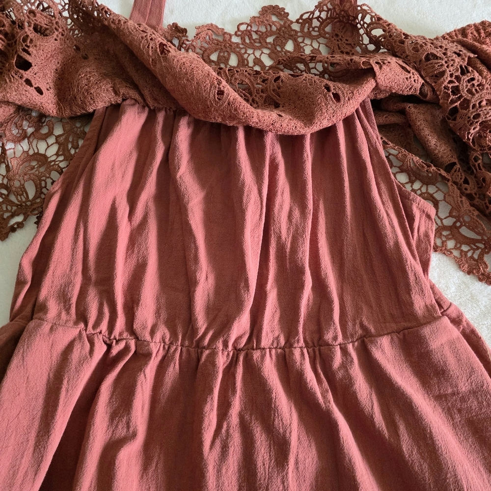 Elegant Lace Off-Shoulder Dress - Picture 14 of 15